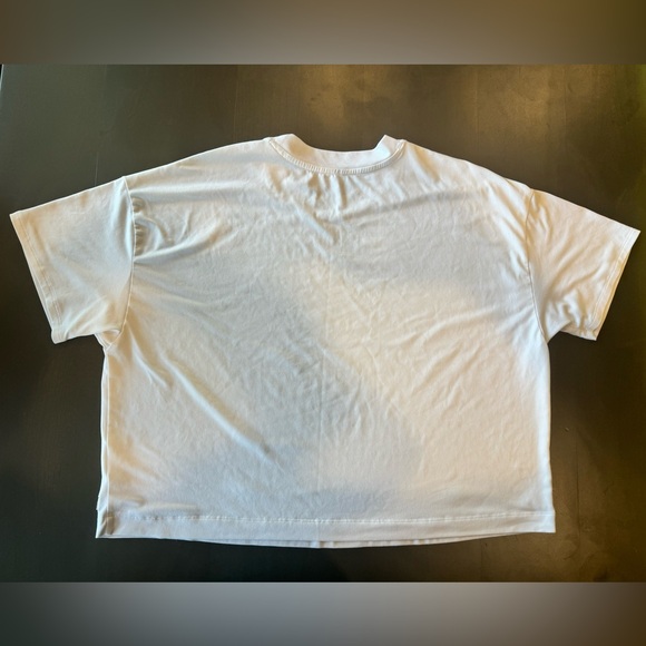 EUC Vuori White Cropped Energy Tee T-Shirt Size Large L - Picture 3 of 3
